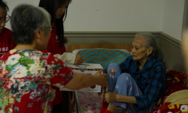 商业向善的双轨实践：谊品生鲜十二周年以“暖光行动”与供应链效能重塑社区零售价值