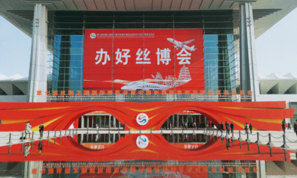 亮相“丝博会” 陕汽商用车智云E2纯电轻卡为绿色货运带来更佳解决方案