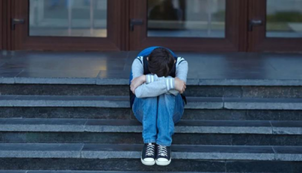 当中学生感觉自己抑郁时，该如何向家人求助？
